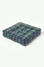 Homescapes Black Watch Tartan Cotton Armchair Booster Cushion in Green - Size: 50 cm x 50 cm - thumbnail 2