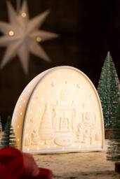 Belleek Living Santa by the Fire Luminaire' in Ivory - Size: 10 inches - thumbnail 2