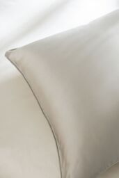 Soak&Sleep Pure Mulberry Silk Housewife Pillowcase Pair in Silver - Size: Standard Pillow Case - thumbnail 3