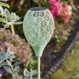 mysmartbuy Set of 2 Filigree Leaf Design Outdoor Garden LED Pathway Stake Lights in Green