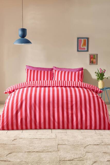 Sassy B 'Stripe Tease' Reversible Duvet Cover Set in Red - Size: Single - image 1
