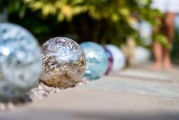 Sienna Glass 15cm Friendship Ball Pastel Gold - thumbnail 3