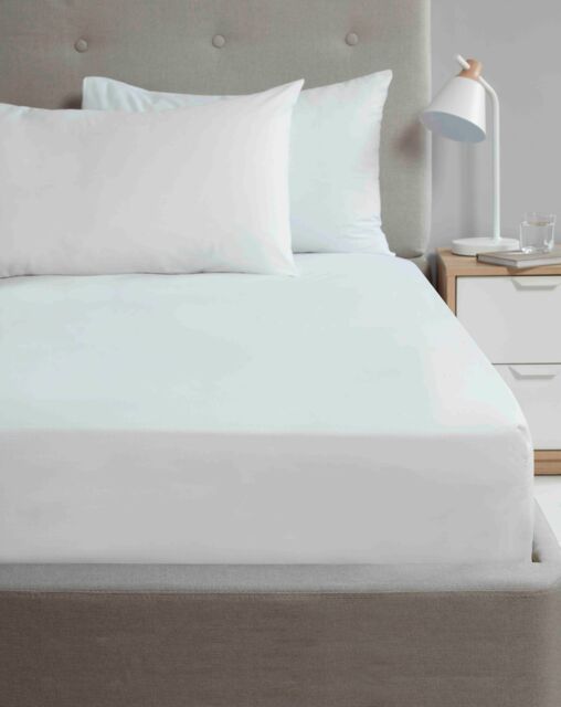 Rapport Home So Soft Microfibre Fitted Sheet in White - Size: Single - image 1