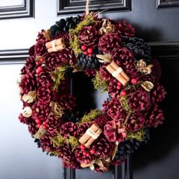 Dibor 36cm Cinnamon Pine Xmas Decor Front Door Wreath Christmas Wreath in Red - thumbnail 3