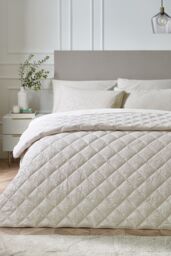 Catherine Lansfield 'Corded Leaves' Quilted Bedspread in Gold - thumbnail 3
