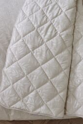 Catherine Lansfield 'Corded Leaves' Quilted Bedspread in Gold - thumbnail 2