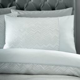 Portfolio Home Antibes Chevron Waves Duvet Cover Set Quilt with Pillowcase in Silver - Size: King - thumbnail 4