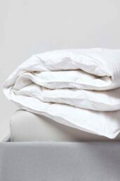 Homescapes Luxury White Duck Down 13.5 Tog All Seasons Duvet - Size: Single - thumbnail 2