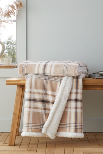 Catherine Lansfield 'Cosy Kelso Check' Blanket Throw in Natural - Size: 130 cm x 170 cm - image 1