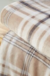 Catherine Lansfield 'Cosy Kelso Check' Blanket Throw in Natural - Size: 130 cm x 170 cm - thumbnail 2