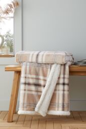 Catherine Lansfield 'Cosy Kelso Check' Blanket Throw in Natural - Size: 130 cm x 170 cm