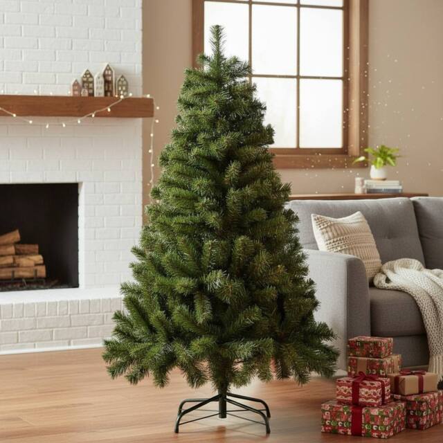 Pelle & Sol 6ft Artificial Christmas Tree with 550 Tips Indoor Outdoor Decorations in Green - Size: 4ft - image 1