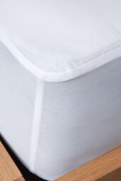 Panda London Bamboo Mattress Protector - Cot/Cotbed in White - Size: Cot - thumbnail 3