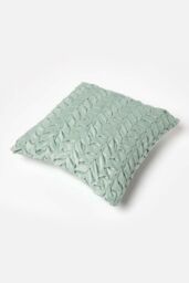 Homescapes Grace Pleated Velvet Cushion in Green - Size: 45 cm x 45 cm - thumbnail 5