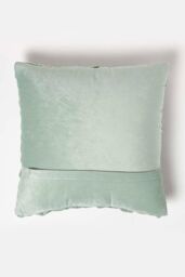 Homescapes Grace Pleated Velvet Cushion in Green - Size: 45 cm x 45 cm - thumbnail 3