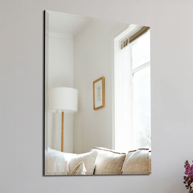 Agenzia 14 Single Bevelled Venetian Wall Mirror 90 x 60cm in Silver - Size: 90 x 60 cm - image 1