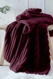 Appletree 'Morritz' Faux Fur Throw in Burgundy - Size: 130 cm x 180 cm - thumbnail 1