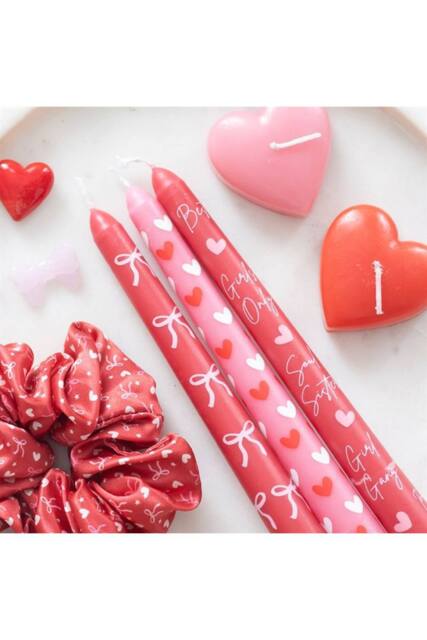 KDMD Set of 3 Power Bow & Heart Taper Candles in Red - image 1