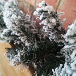 Samuel Alexander 2.7m (9ft) Snow Flocked Woodcote Fir Christmas Garland in Green - thumbnail 4