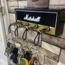 Kelvenix Wall Mount Guitar Key Holder Rack with Keyrings Keychain Hooks - Size: 190 cm x 35 cm - thumbnail 5
