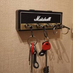 Kelvenix Wall Mount Guitar Key Holder Rack with Keyrings Keychain Hooks - Size: 190 cm x 35 cm - thumbnail 4