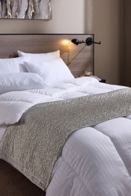Snuggledown Hotel Soft & Cosy 7.5 Tog Summer Duvet - Lightweight, Breathable, Deep Filled Duvet in White - Size: Double - image 1