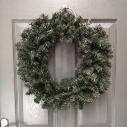 Samuel Alexander 47cm Plain Green Woodcote Spruce Hanging Christmas Wreath - thumbnail 3
