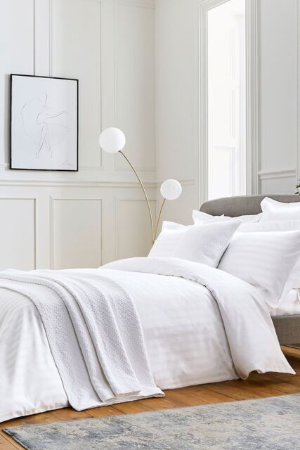 1951 'Adan' Cotton Sateen Duvet Cover in White - Size: Double - image 1