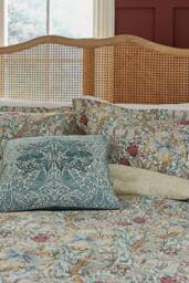 Morris & Co 'Golden Lily' Cotton Duvet Cover Set - Size: Single - thumbnail 2