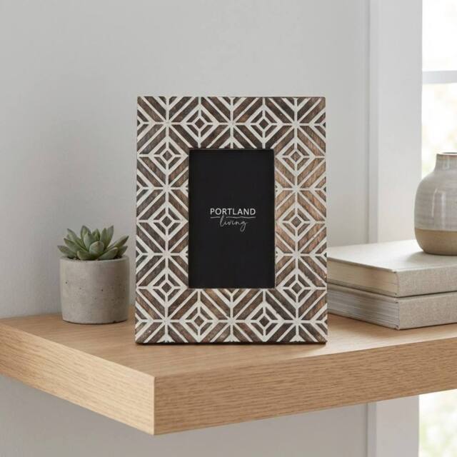 Garden Greatness White Wash Zig Zag Carved Photo Frame in Beige - Size: 1 Pack - image 1
