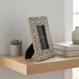 Garden Greatness White Wash Zig Zag Carved Photo Frame in Beige - Size: 1 Pack - thumbnail 2