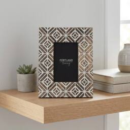 Garden Greatness White Wash Zig Zag Carved Photo Frame in Beige - Size: 1 Pack