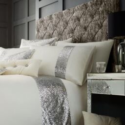 Smart Living Premium Polycotton Glamorous Duvet Cover With Pillowcases in Cream - Size: King - thumbnail 2