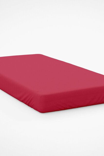 Belledorm Easy Care 200 Thread Count Cotton Polyester Percale 28cm Fitted Sheet in Red - Size: Double - image 1