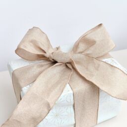 Melody Maison Natural Linen Hessian Look Wired Ribbon 2.7m in Brown - thumbnail 3