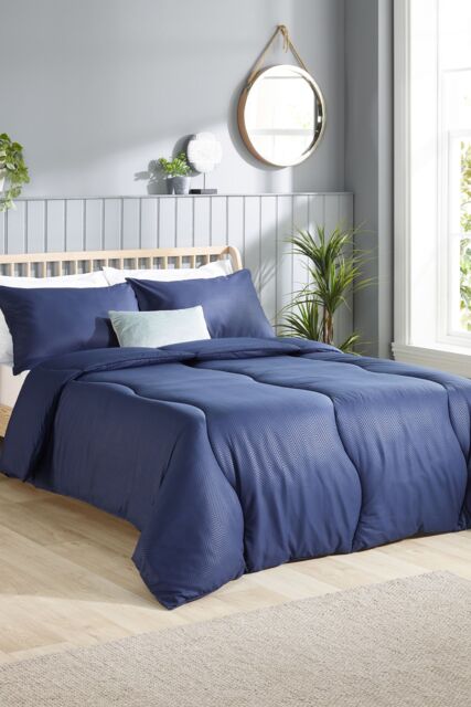Snuggledown Coverless Embossed Herringbone 10.5 Tog Duvet, Navy - Size: King - image 1