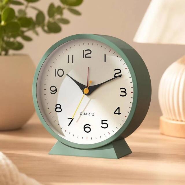 "NESTLUNE 4.5"" Green Silent Bedside Alarm Clock Non Ticking Bedroom - Size: 100 cm x 15 cm" - image 1