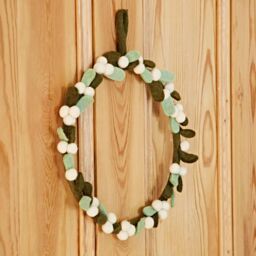 Paper High Felt Mistletoe Christmas Wreath in Green - thumbnail 3