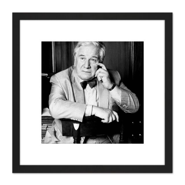 Artery8 Warren Portrait Actor Peter Ustinov Photo 8X8 Inch Square Wooden Framed Wall Art Print Picture with Mount in Black - image 1