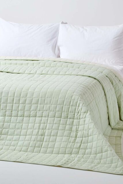 Homescapes Cotton Quilted Reversible Bedspread in Green - Size: Single - image 1