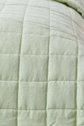 Homescapes Cotton Quilted Reversible Bedspread in Green - Size: Single - thumbnail 3