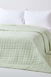 Homescapes Cotton Quilted Reversible Bedspread in Green - Size: Single