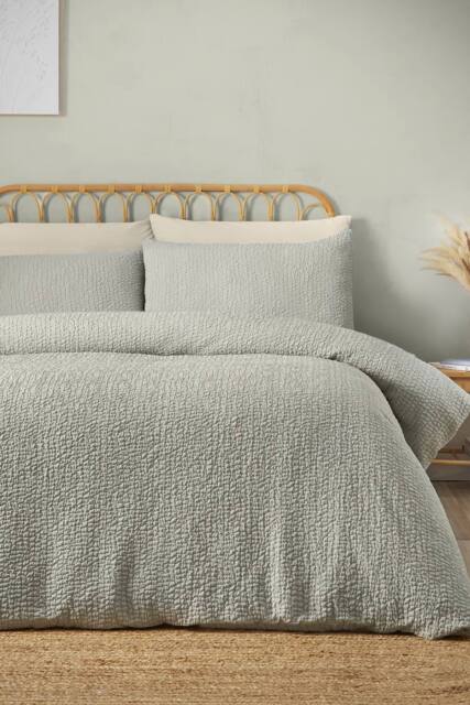 Catherine Lansfield Crinkle Seersucker Duvet Cover Set in Green - Size: Double - image 1