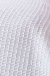 Homescapes Cotton Waffle Blanket Throw - Soft, Breathable & Skin-Friendly in White - Size: 250 cm x 230 cm - thumbnail 3