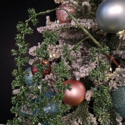 Samuel Alexander 96cm Green Glitter Frosted Mini Leaf Wispy Christmas Stem Decoration - thumbnail 2