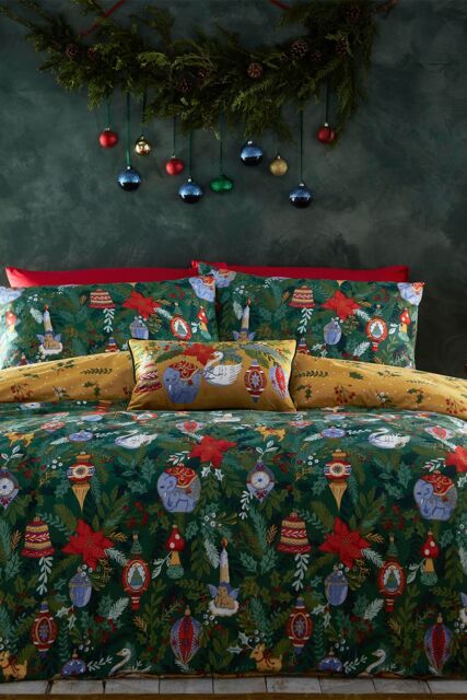Furn Deck The Halls Christmas Reversible Duvet Cover Set in Dark Green - Size: Single - image 1
