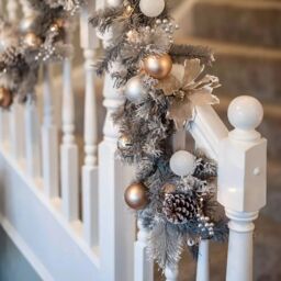 Marco Paul 6ft Artificial Frosted Christmas Garland With Pinecones in Green - thumbnail 4