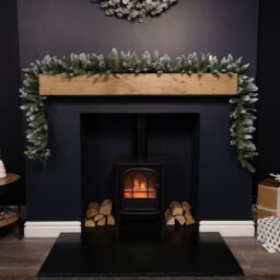 Samuel Alexander 2.7m x 25cm Snow Tipped Plain Christmas Garland with 200 Tips in Green - Size: 2.7m x 25 cm - thumbnail 2