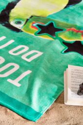 Catherine Lansfield 'Toucan Do It' Cotton Beach Towel in Green - thumbnail 2