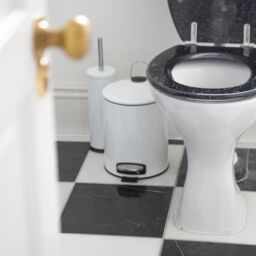 Harbour Housewares Round Bathroom Pedal Bin - 5L Stainless Steel Slim Rubbish Dustbin in White - thumbnail 7